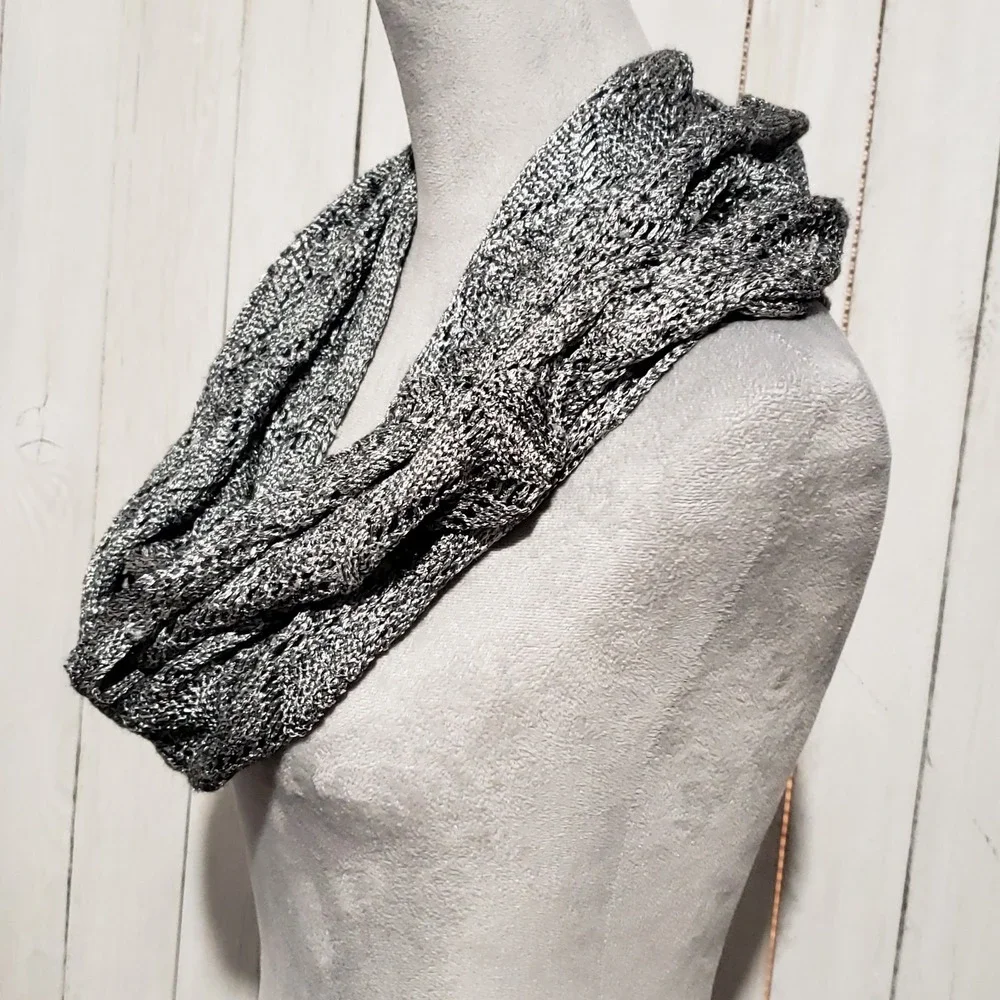 Coldwater Creek Infinity Scarf Gray Metallic Knit Glam Y2K Cottage Whimsigoth‎
